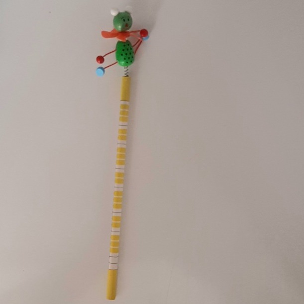 مداد مشکی سرمدادی دار عروسکی